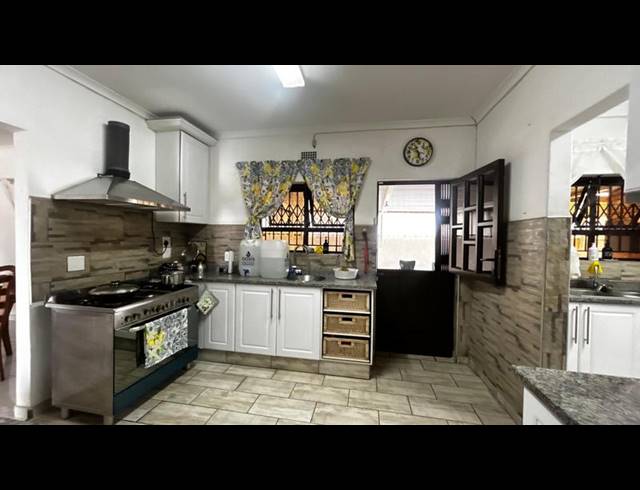 3 BEDROOM HOUSE FOR SALE IN BRACKENHAM